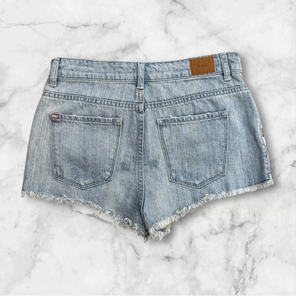 BDG Women’s Dree Pieced Camo High-Rise Cheeky Jean Short Size 29 - Picture 2 of 9